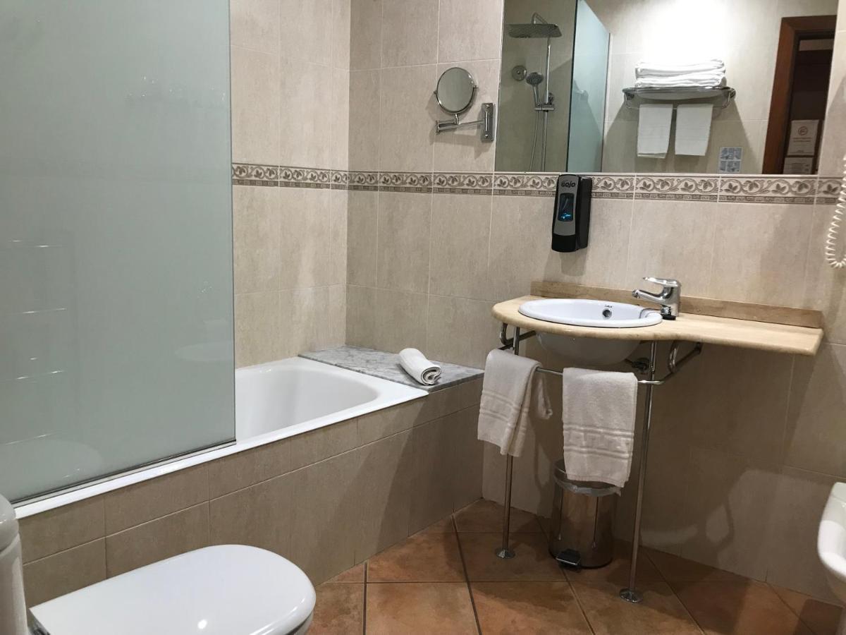 Hotel-Restaurante La Quadra Maçanet de Cabrenys Dış mekan fotoğraf
