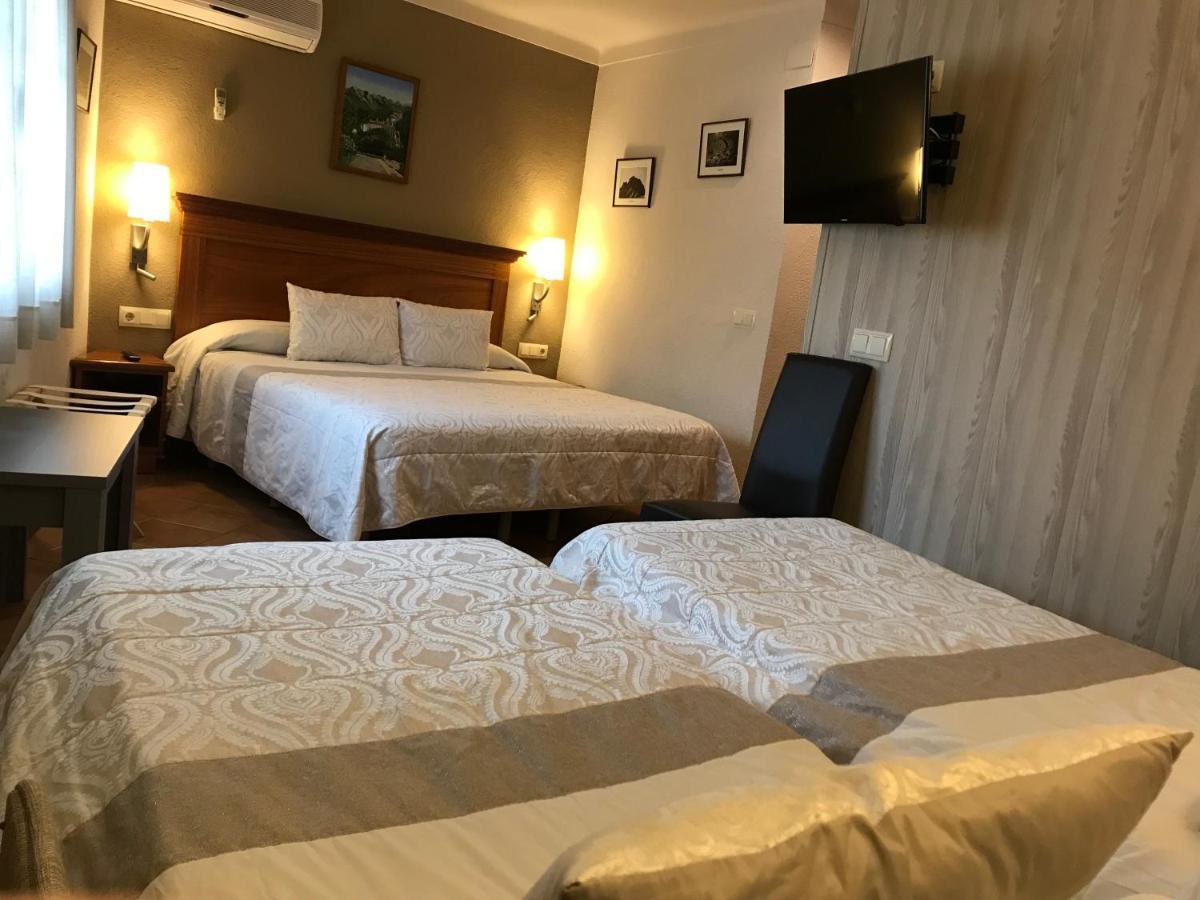 Hotel-Restaurante La Quadra Maçanet de Cabrenys Dış mekan fotoğraf