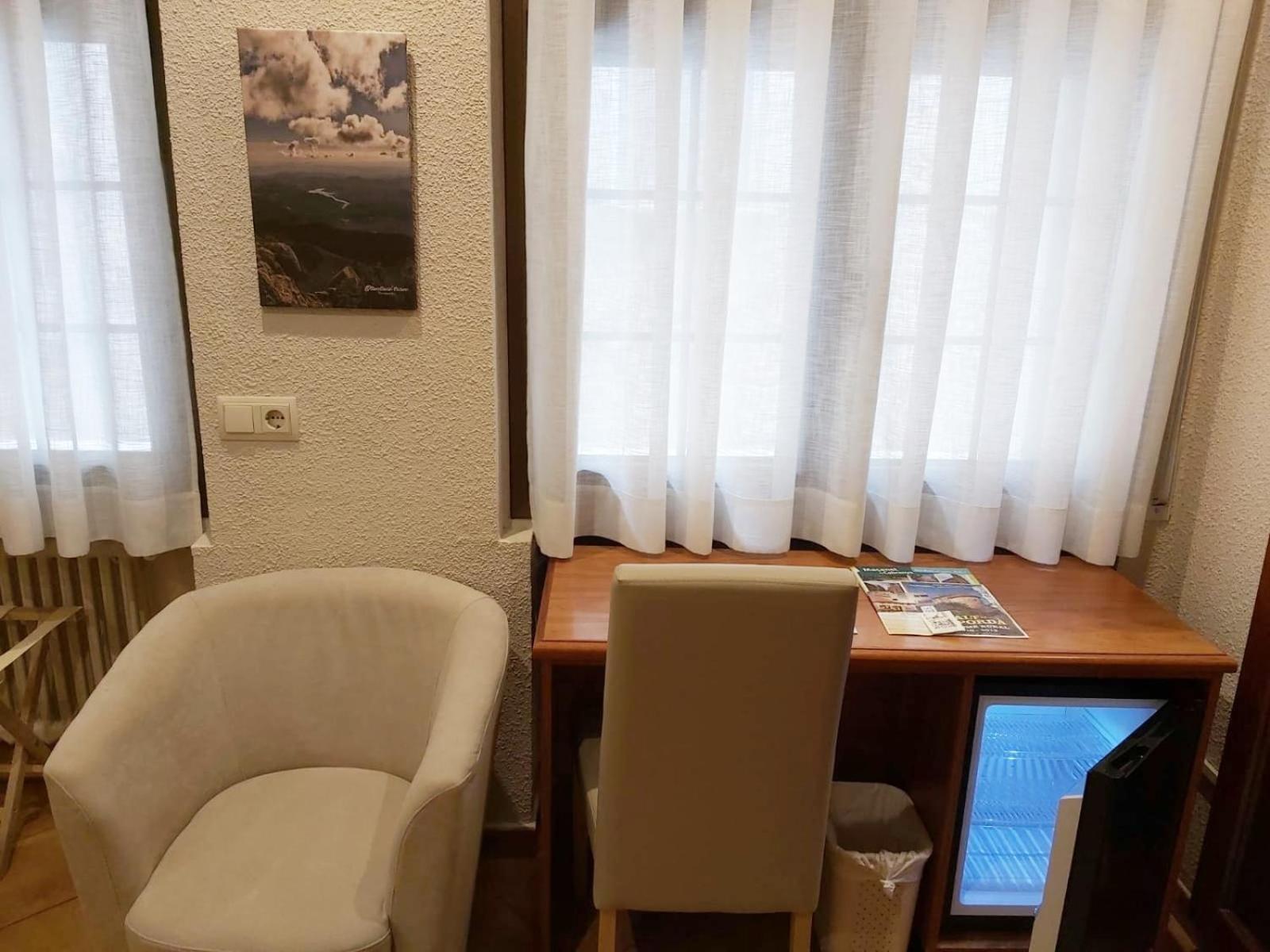 Hotel-Restaurante La Quadra Maçanet de Cabrenys Oda fotoğraf