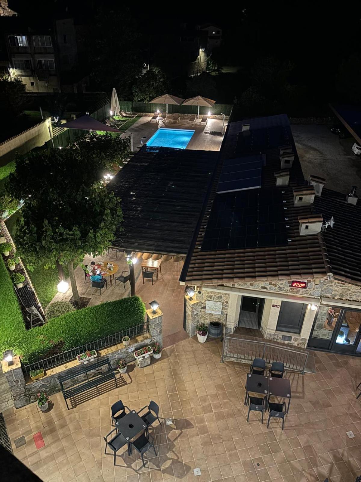 Hotel-Restaurante La Quadra Maçanet de Cabrenys Dış mekan fotoğraf