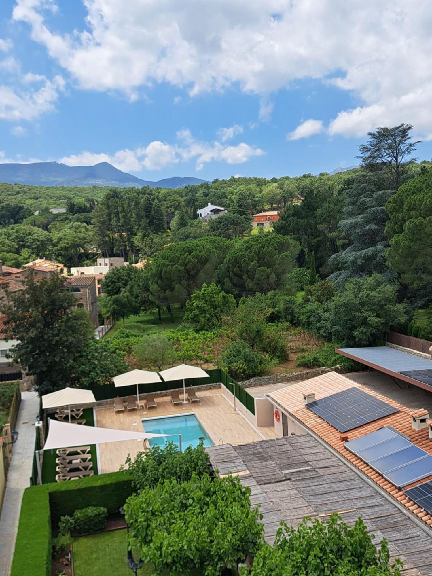 Hotel-Restaurante La Quadra Maçanet de Cabrenys Dış mekan fotoğraf
