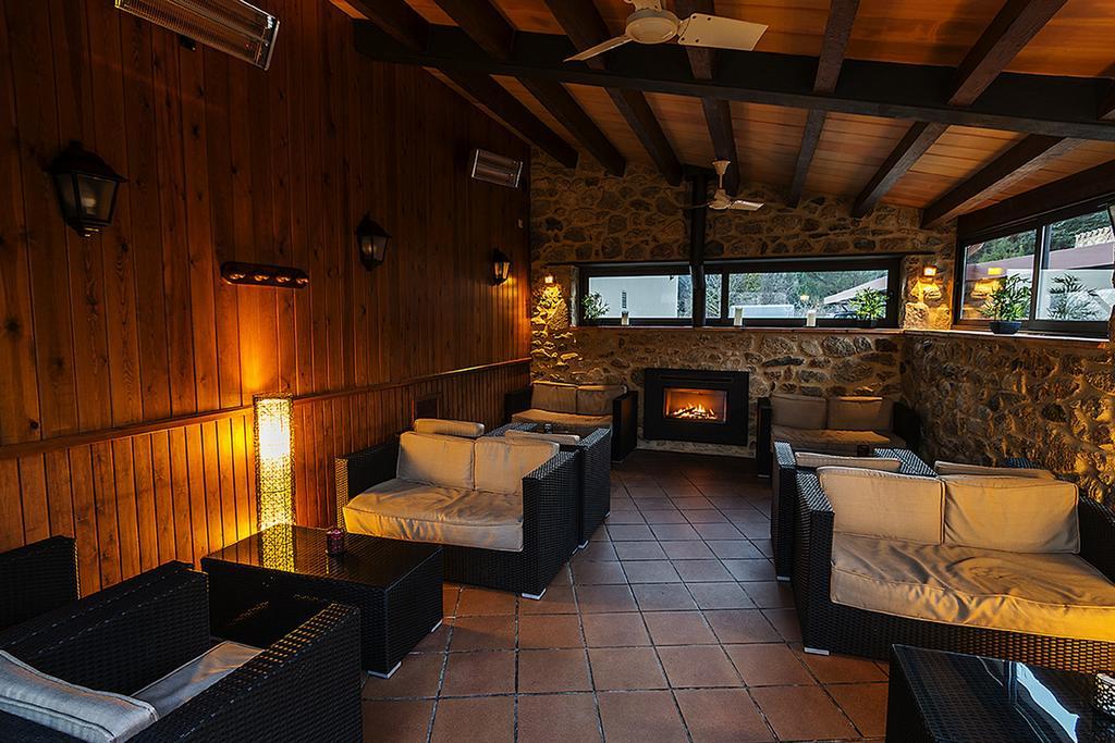 Hotel-Restaurante La Quadra Maçanet de Cabrenys Dış mekan fotoğraf