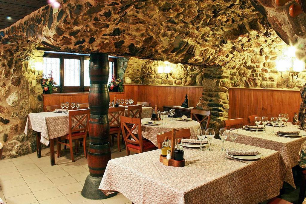 Hotel-Restaurante La Quadra Maçanet de Cabrenys Dış mekan fotoğraf
