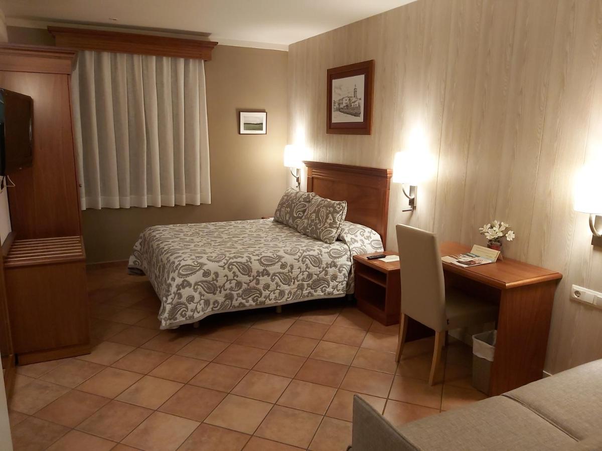 Hotel-Restaurante La Quadra Maçanet de Cabrenys Dış mekan fotoğraf