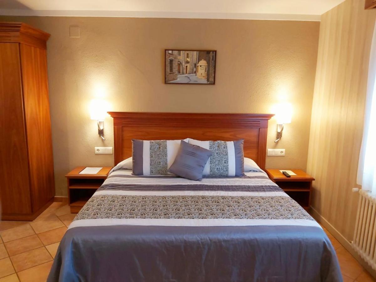 Hotel-Restaurante La Quadra Maçanet de Cabrenys Dış mekan fotoğraf