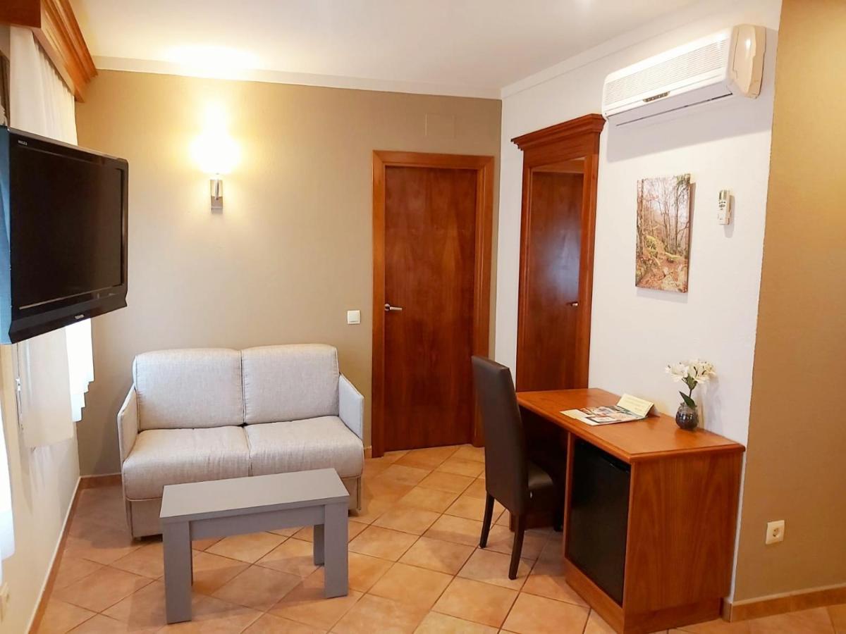 Hotel-Restaurante La Quadra Maçanet de Cabrenys Dış mekan fotoğraf