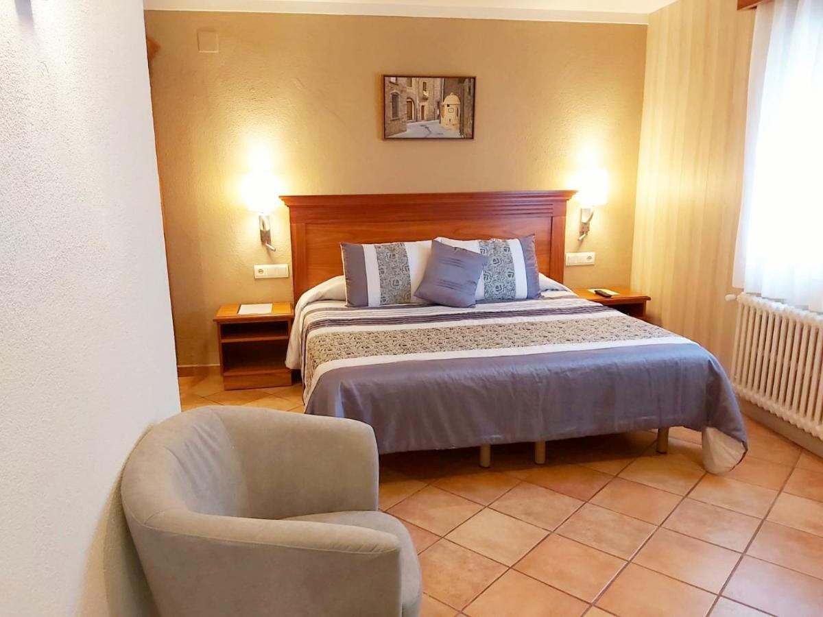Hotel-Restaurante La Quadra Maçanet de Cabrenys Dış mekan fotoğraf