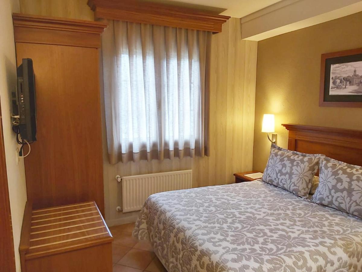 Hotel-Restaurante La Quadra Maçanet de Cabrenys Dış mekan fotoğraf