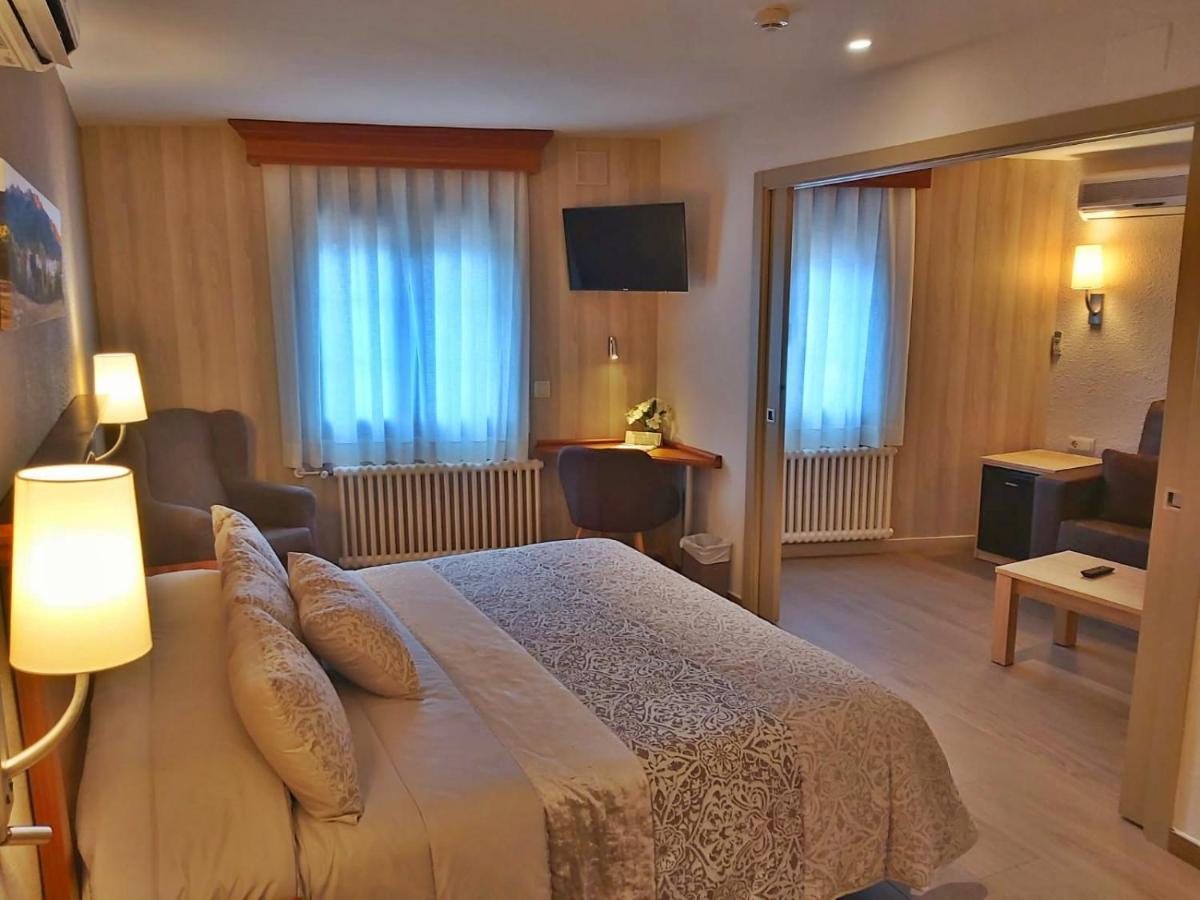 Hotel-Restaurante La Quadra Maçanet de Cabrenys Dış mekan fotoğraf