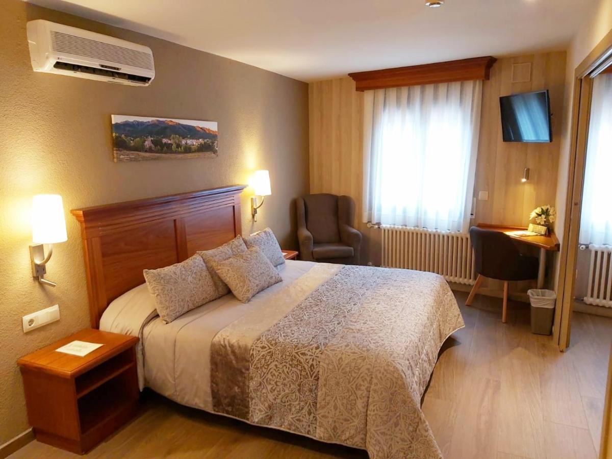 Hotel-Restaurante La Quadra Maçanet de Cabrenys Dış mekan fotoğraf